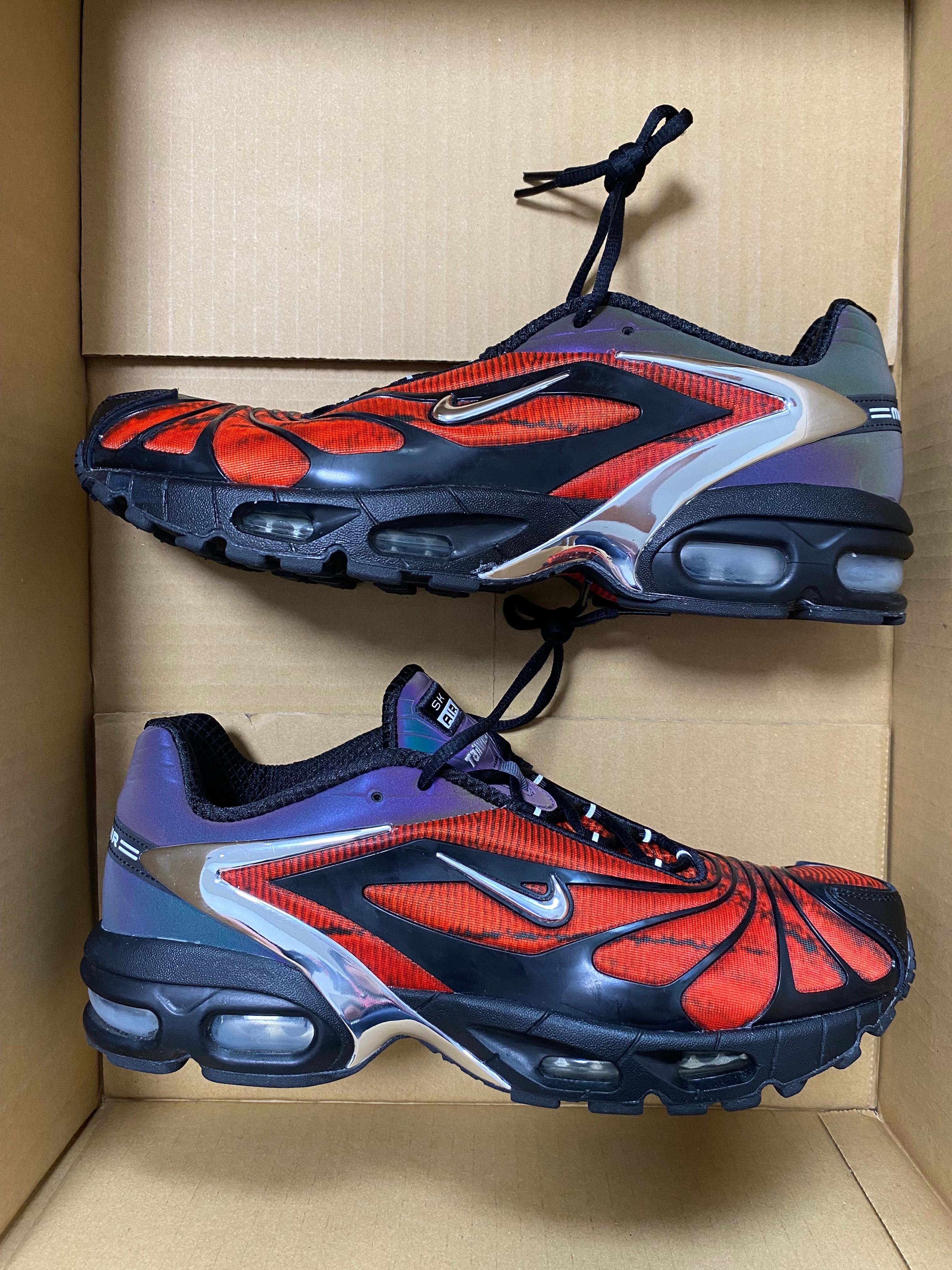 スケプタ × ナイキエアマックス テイルウィンド5 "ブラック/クロームレッド"