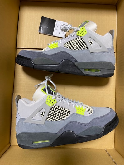 Nike Air Jordan 4 Retro LE "Neon"
