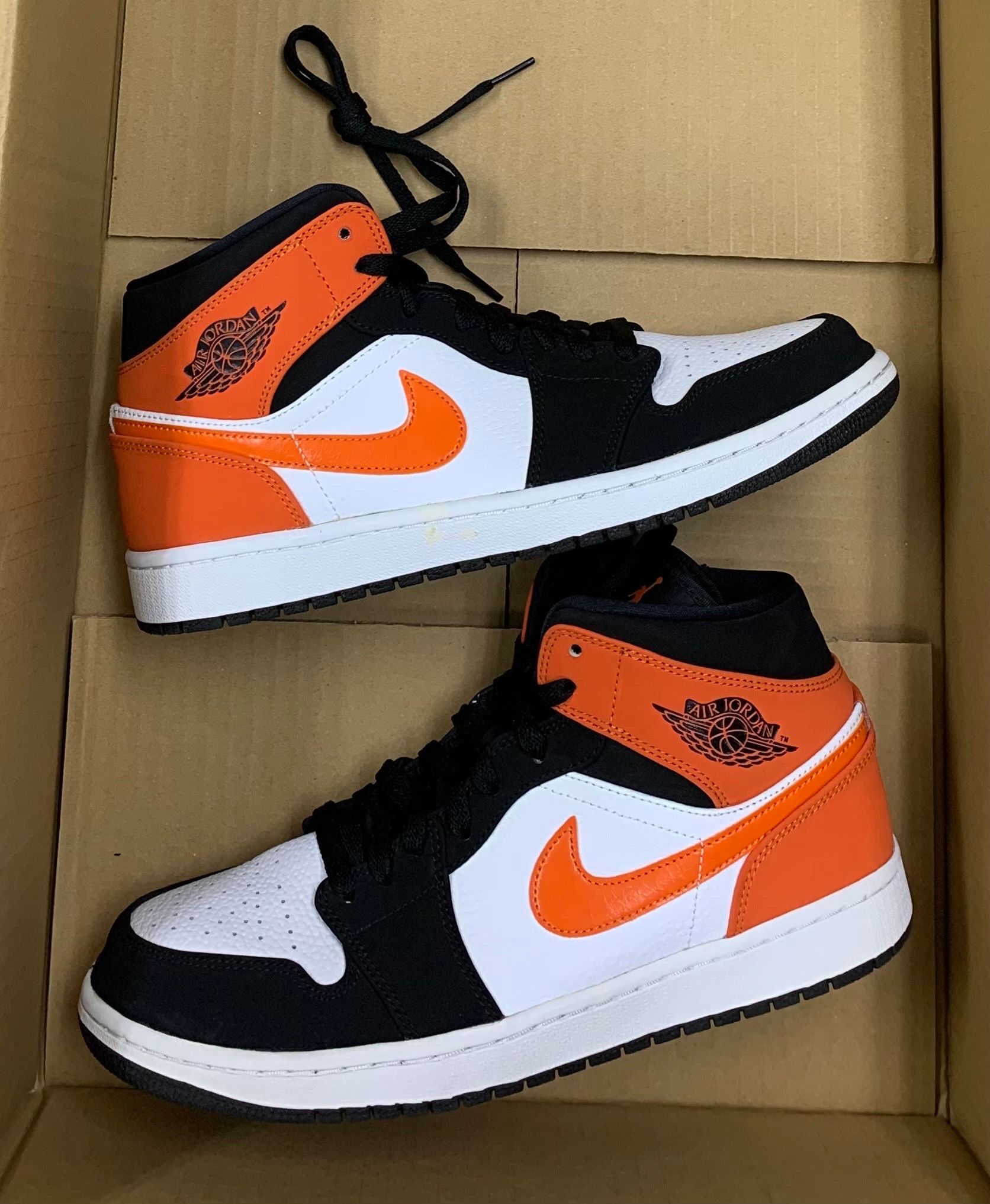 NIKE AIR JORDAN 1 MID "SHATTERED BACKBOARD"