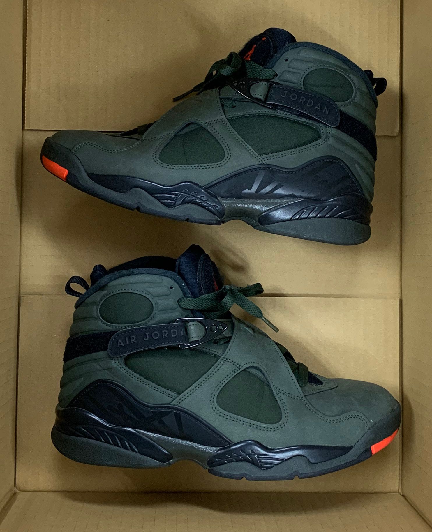 UNDEFEATED × Nike Air Jordan 8 Retro "Take Flight"