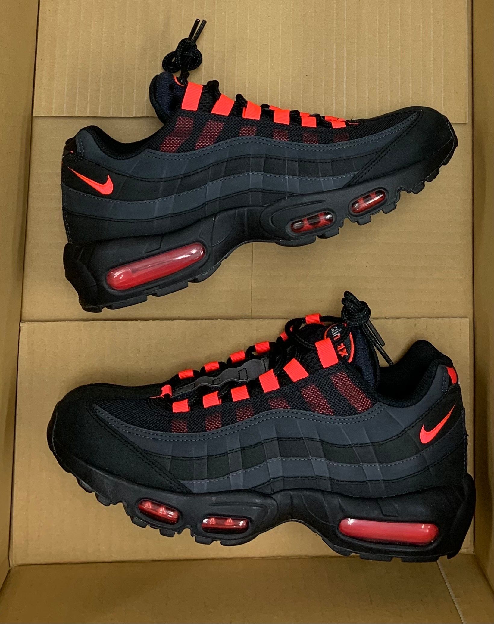 Nike Air Max 95 "Black Laser Crimson"
