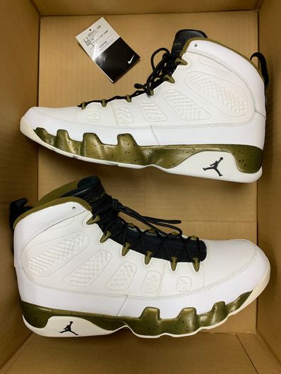 Nike Air Jordan 9 Retro Statue