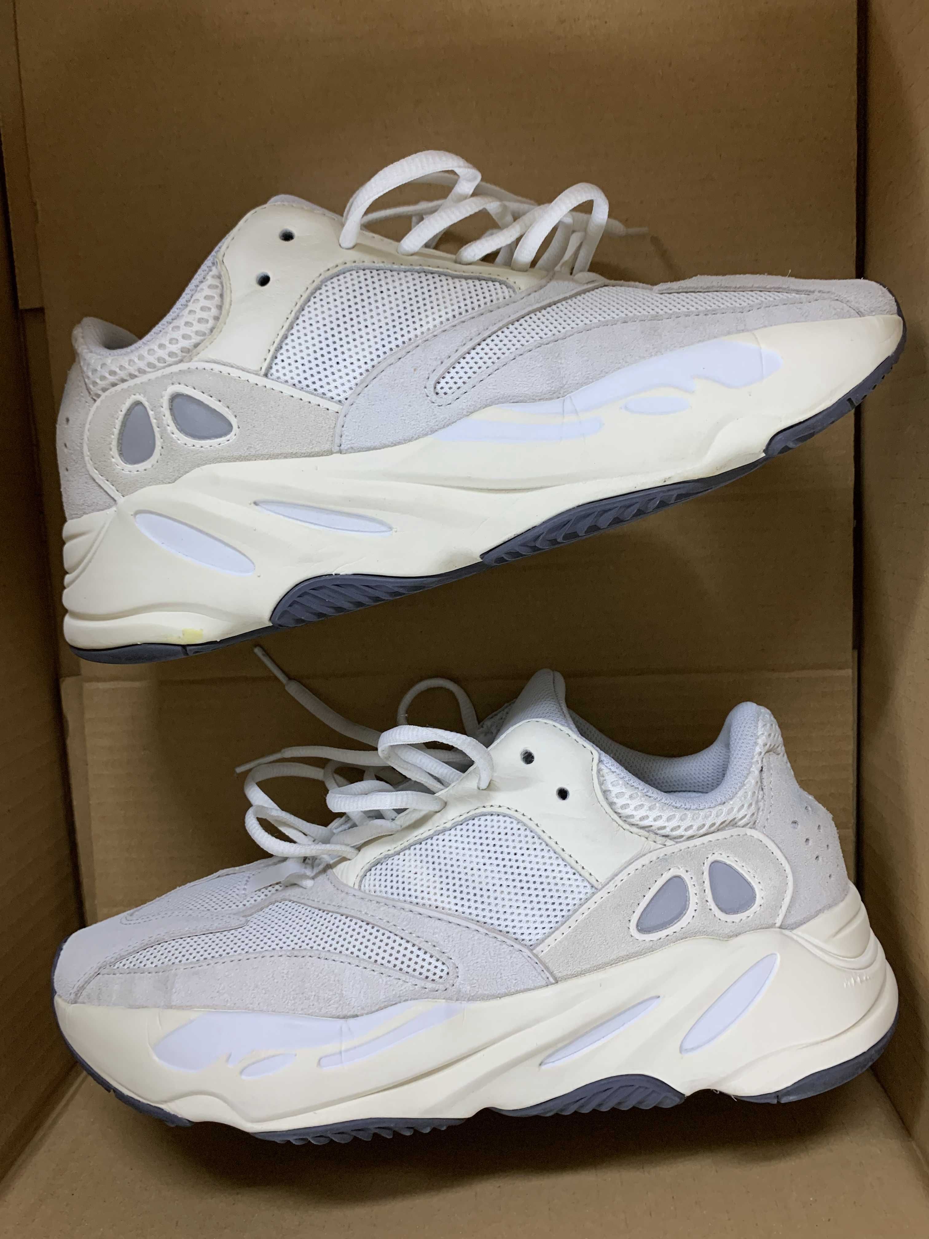 adidas YEEZY Boost 700 "Analog"