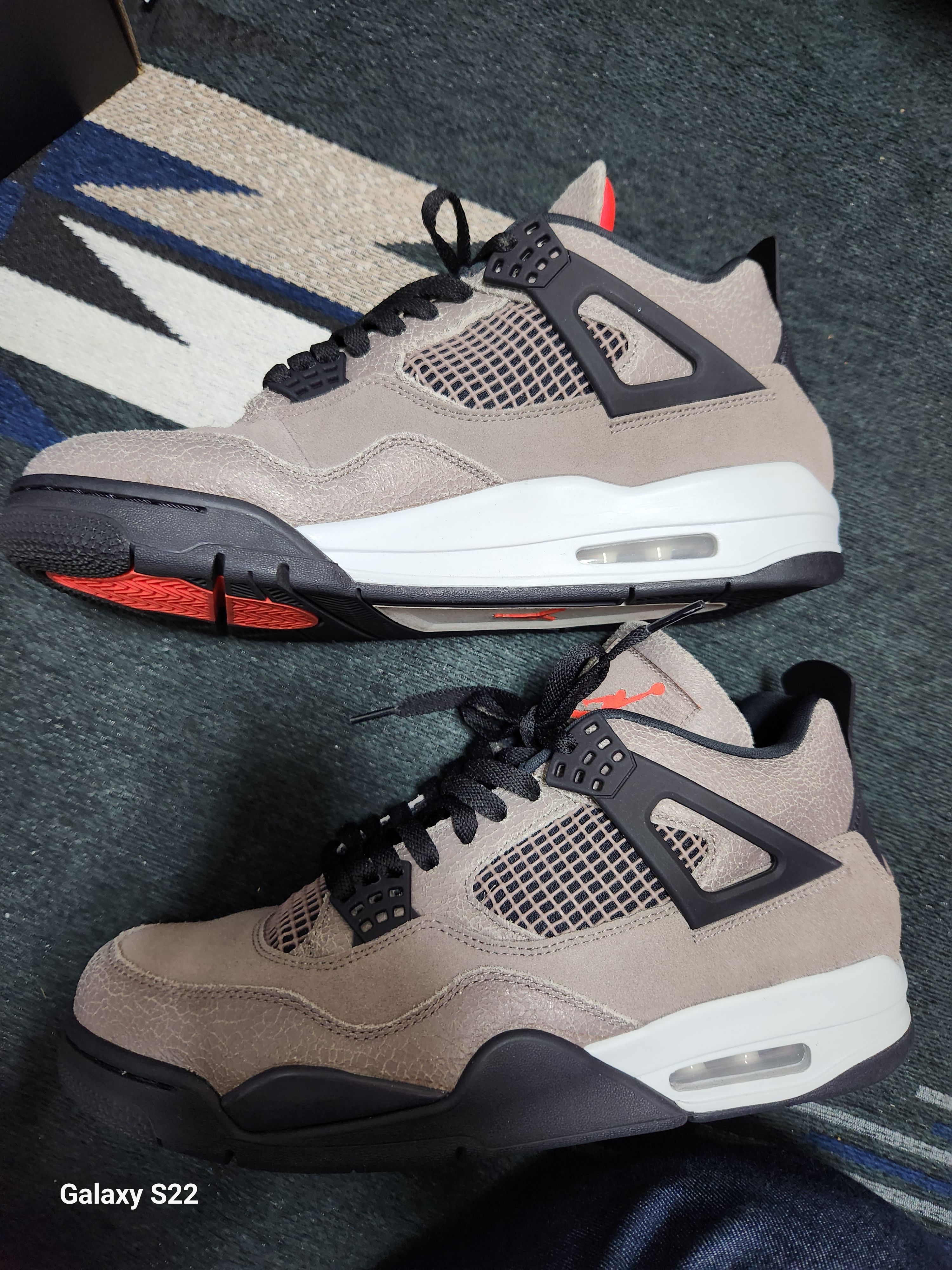 Nike Air Jordan 4 "Taupe Haze"   