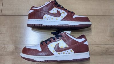 Supreme × Nike SB Dunk Low OG QS Gold Stars "White/Barkroot Brown"