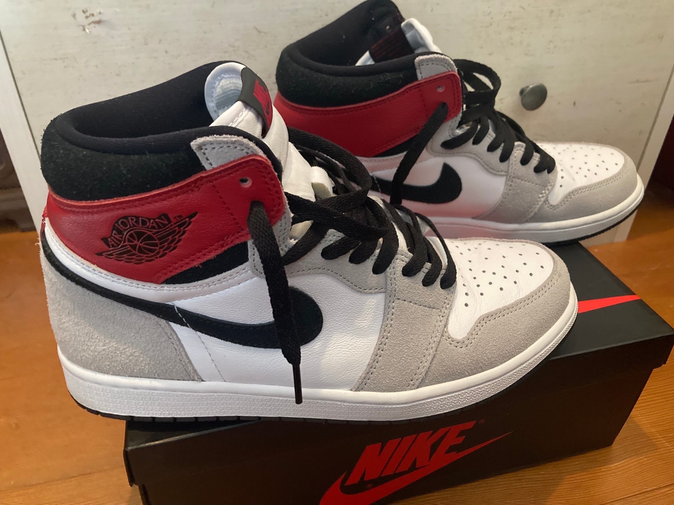 Nike Air Jordan 1 High OG "White/Black/Light Smoke Grey"