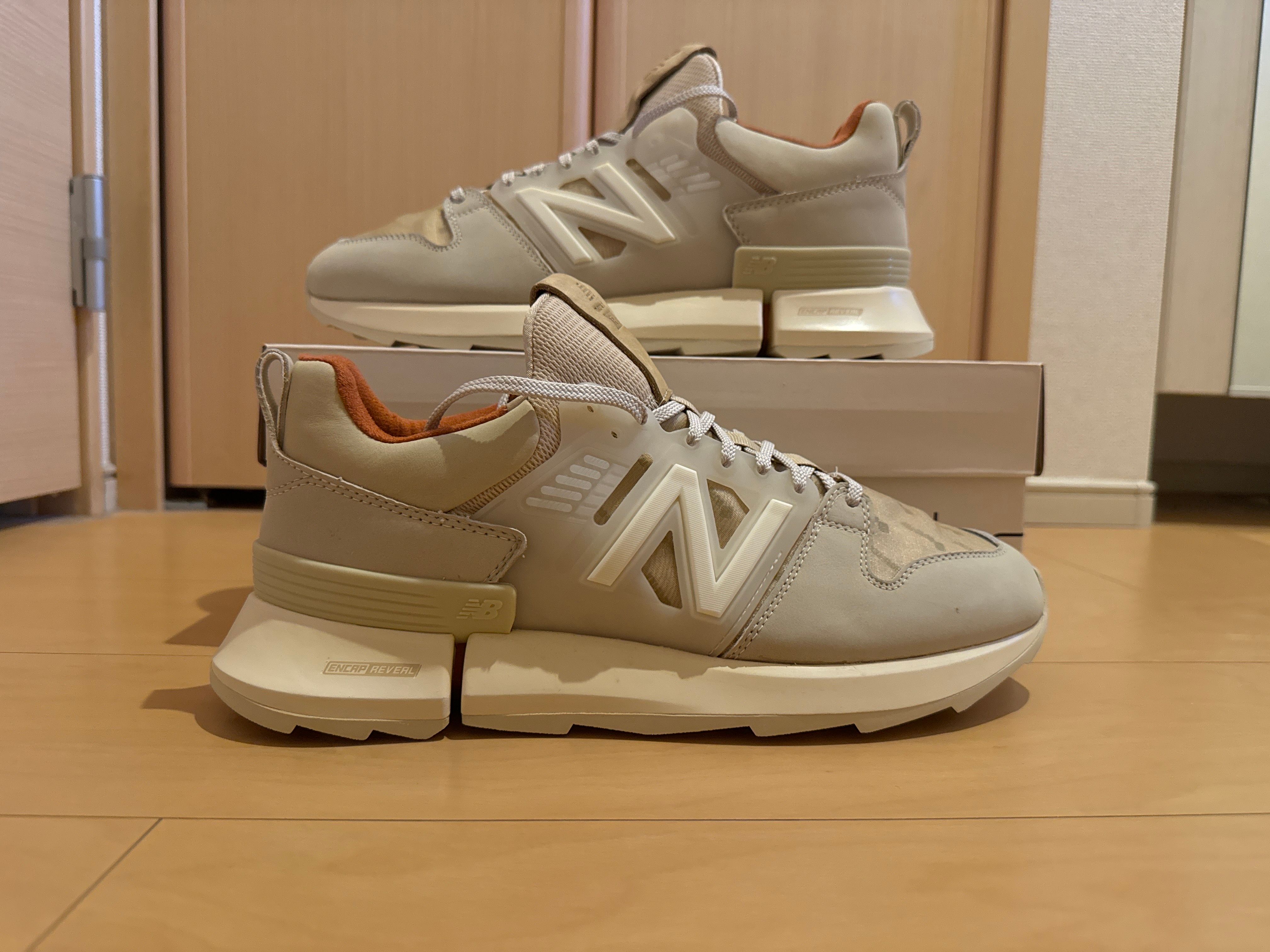 オーラリー × 東京デザインスタジオ ニューバランス R_C2 "バニラ"