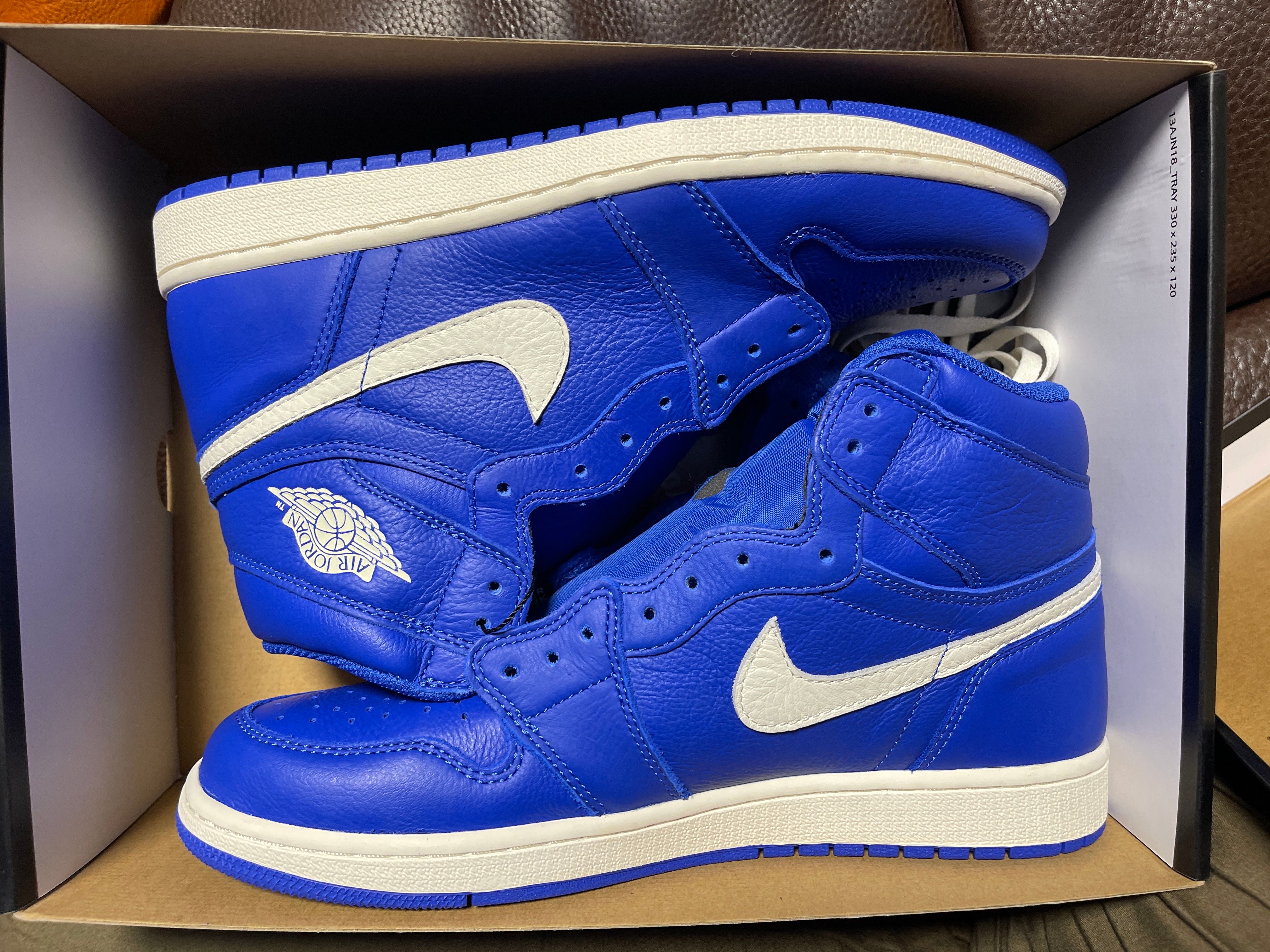 NIKE AIR JORDAN 1 RETRO HIGH "HYPER ROYAL"