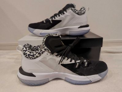 Nike Jordan Zion 1 "Black/Metallic Gold"