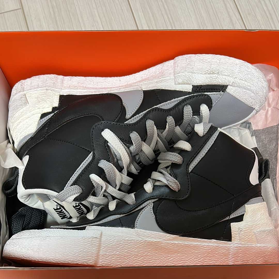 sacai × NIKE BLAZER MID "BLACK/WOLF GREY/WHITE"