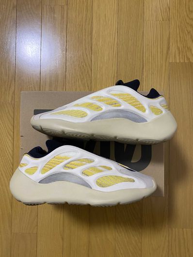 adidas YEEZY 700 V3 "Safflower"