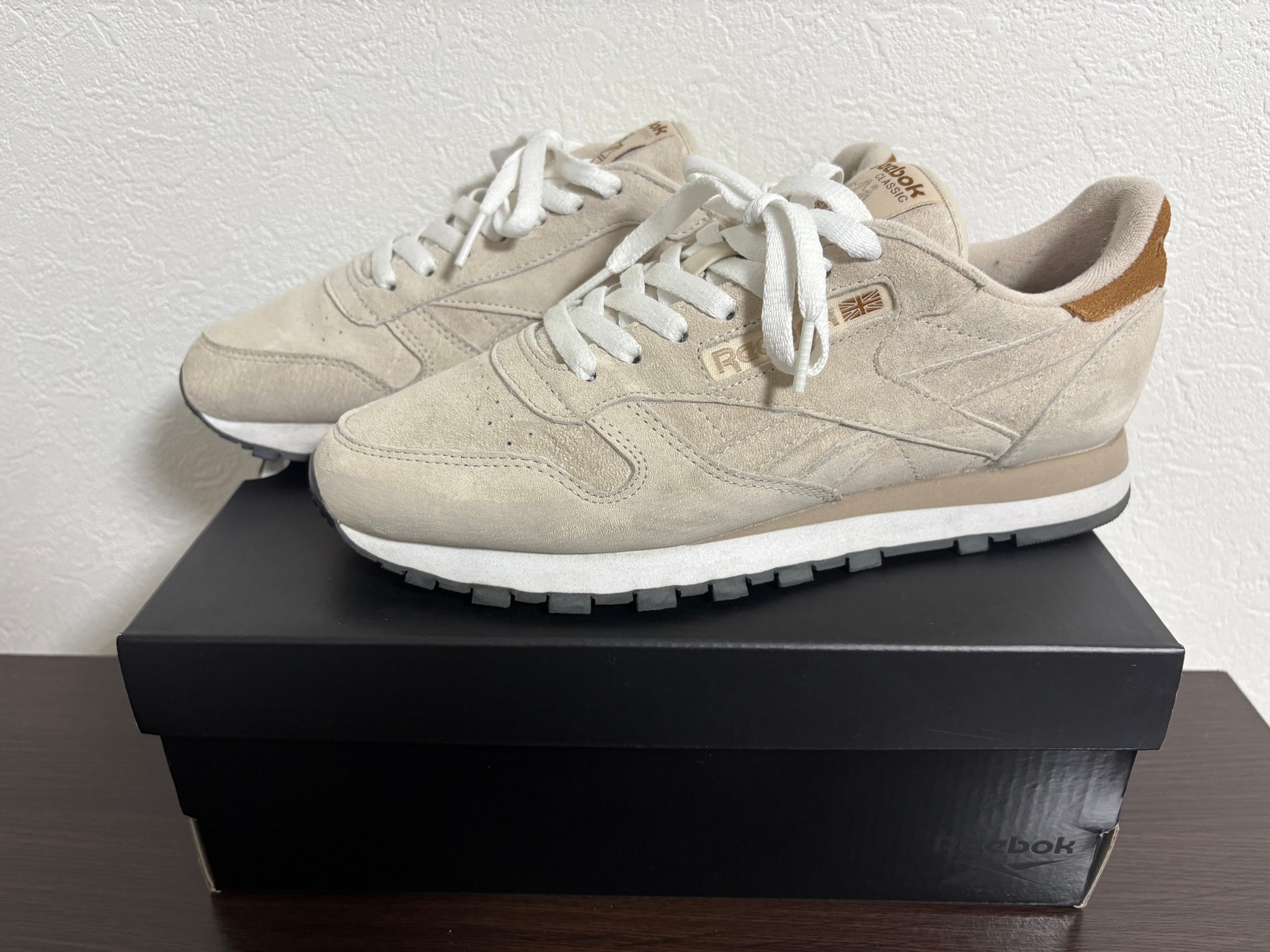 Sneakersnstuff (SNS) × Reebok Classic Leather Walking "Stucco/Modern Beige"