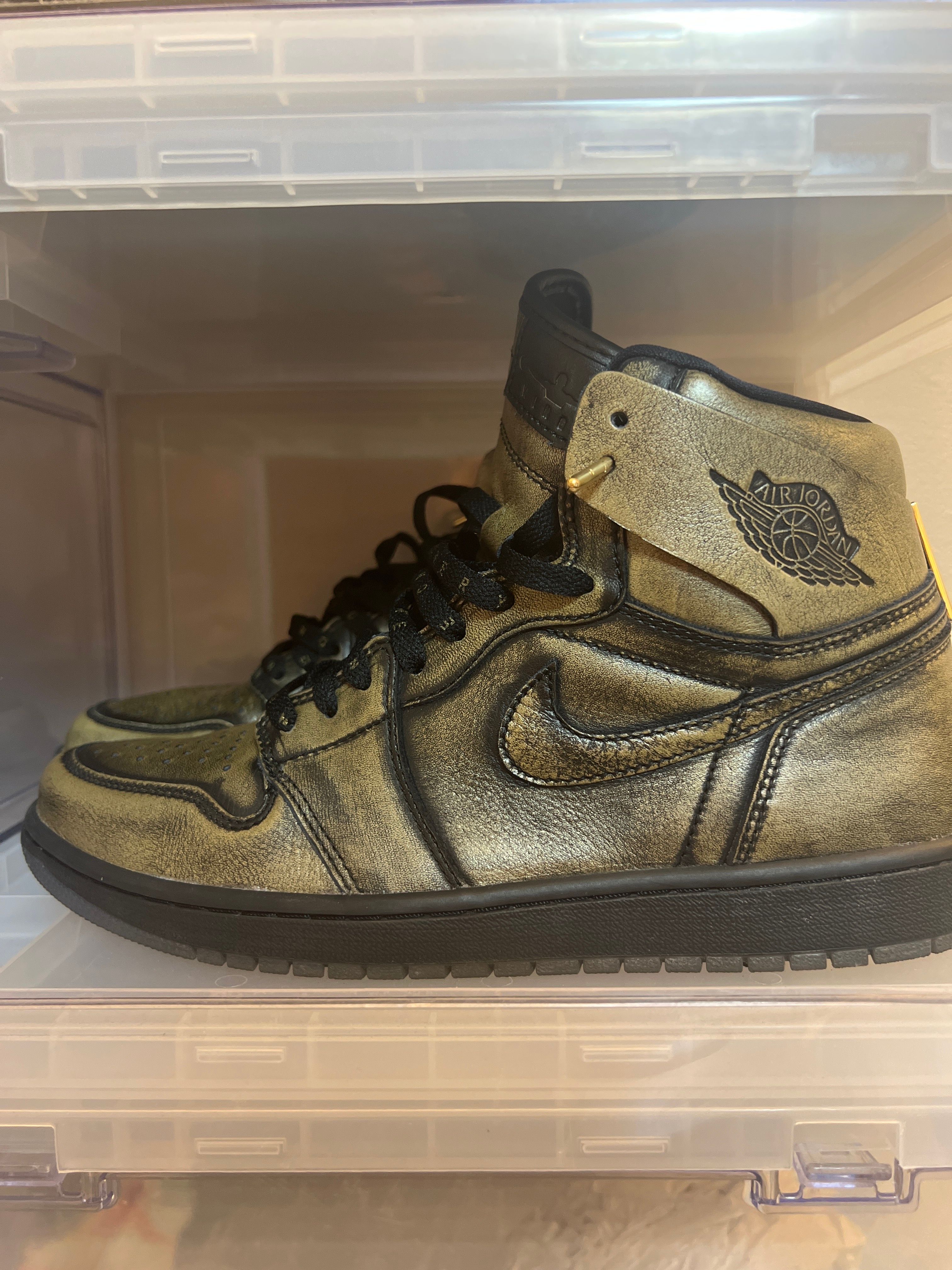 NIKE AIR JORDAN 1 RETRO HIGH OG WINGS "BLACK/BLACK-METALLIC GOLD"