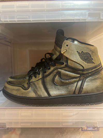 NIKE AIR JORDAN 1 RETRO HIGH OG WINGS "BLACK/BLACK-METALLIC GOLD"