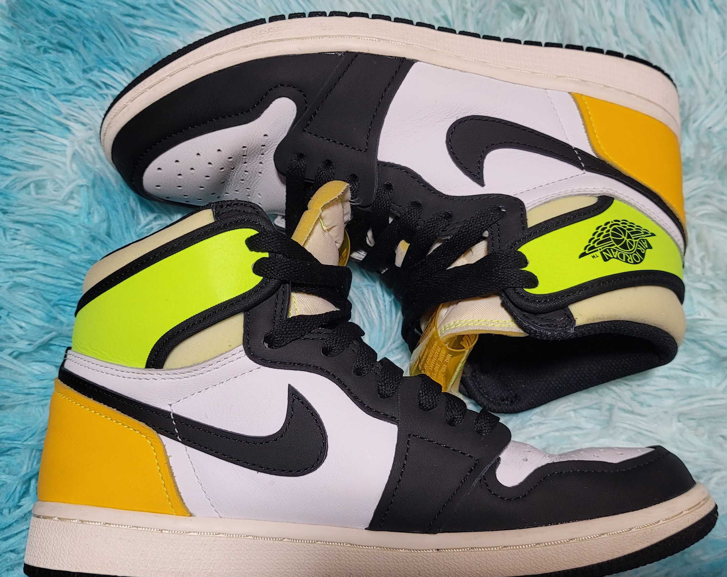 Nike Air Jordan 1 High OG "Volt Gold"
