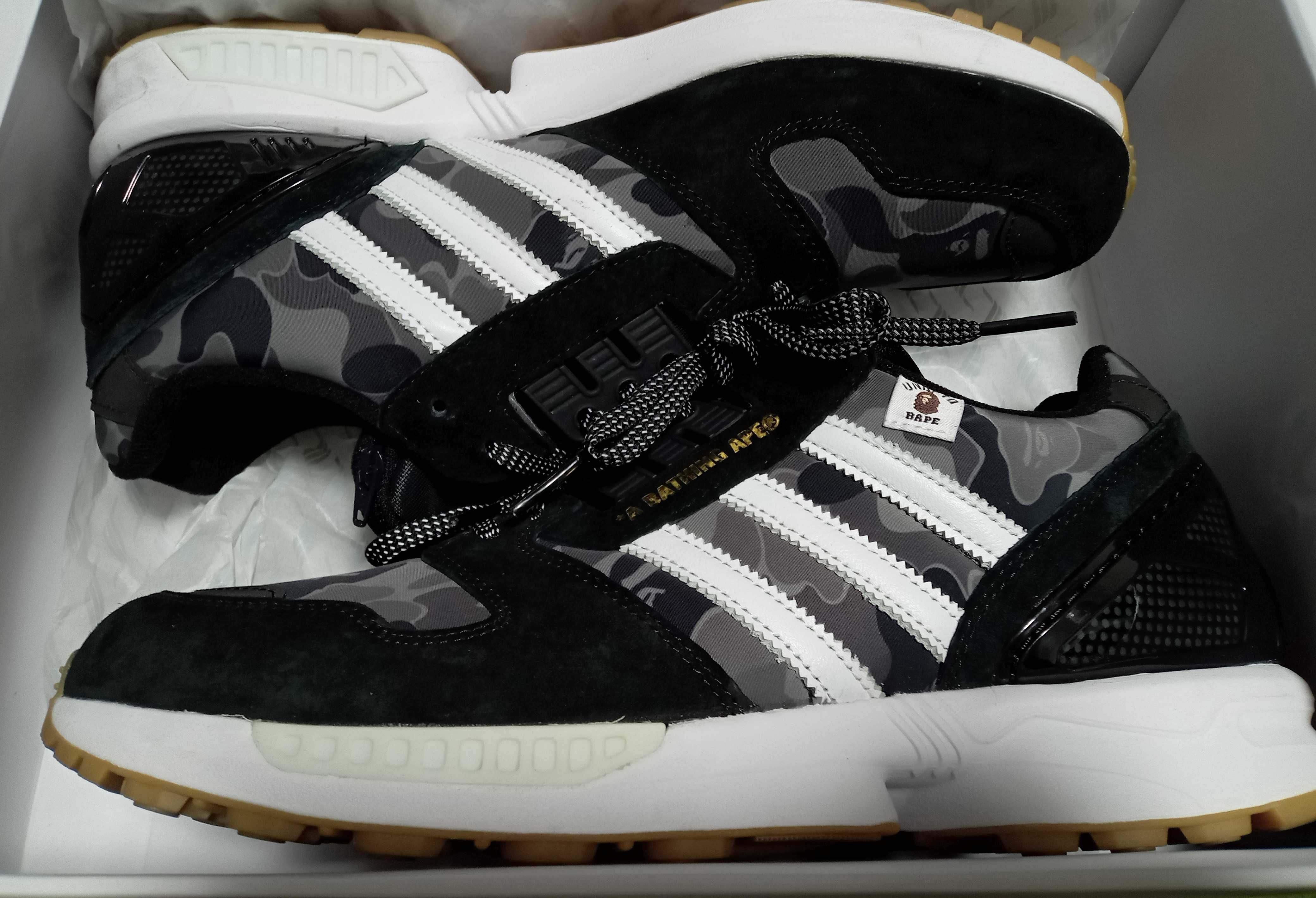 A BATHING APE × UNDEFEATED × adidas ZX8000 "Black"