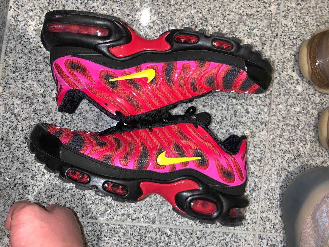 Supreme × Nike Air Max Plus "Hyper Grape"