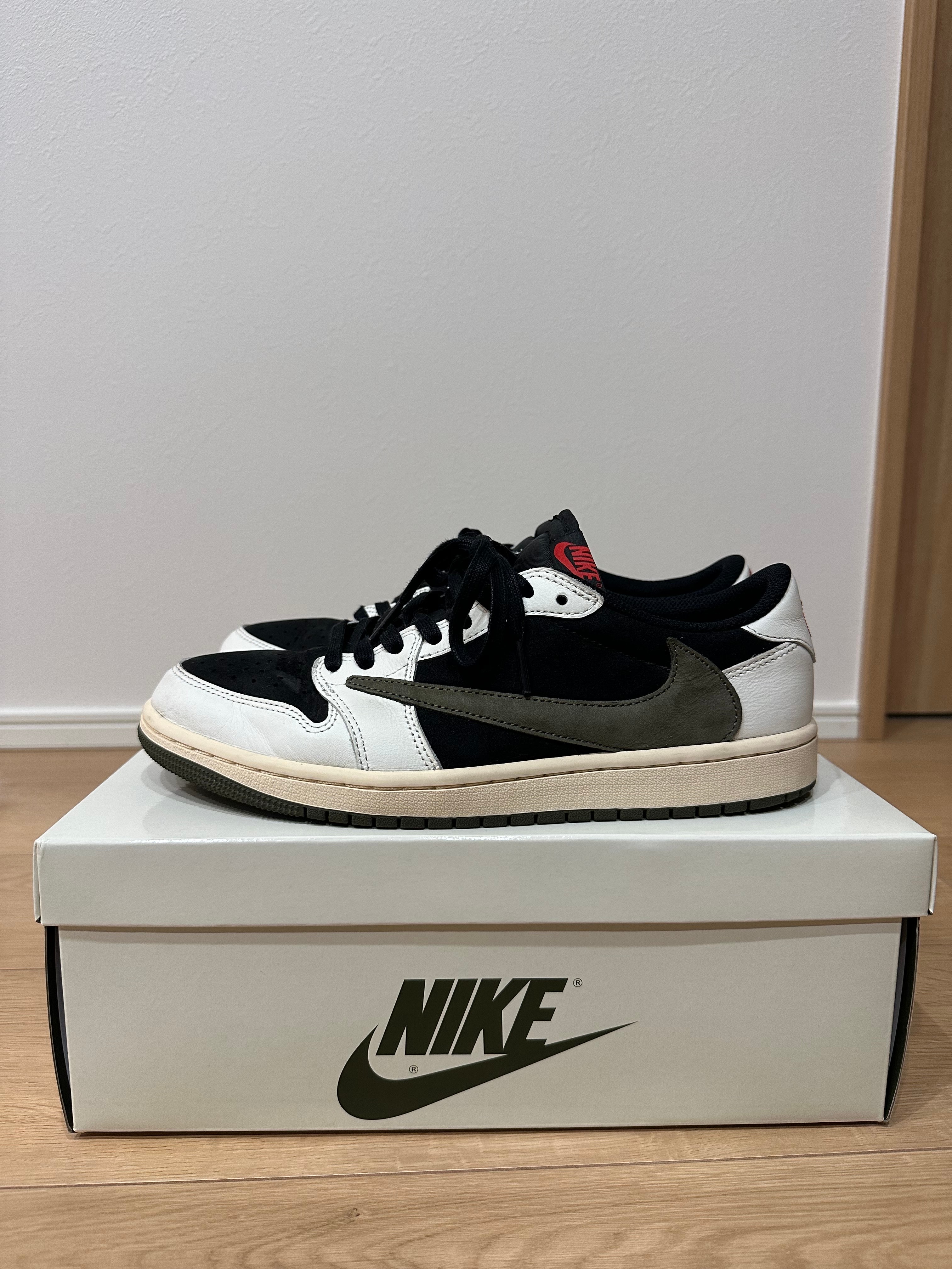 トラヴィススコット × ナイキ ウィメンズ エアジョーダン1 ロー OG "ミディアム オリーブ"