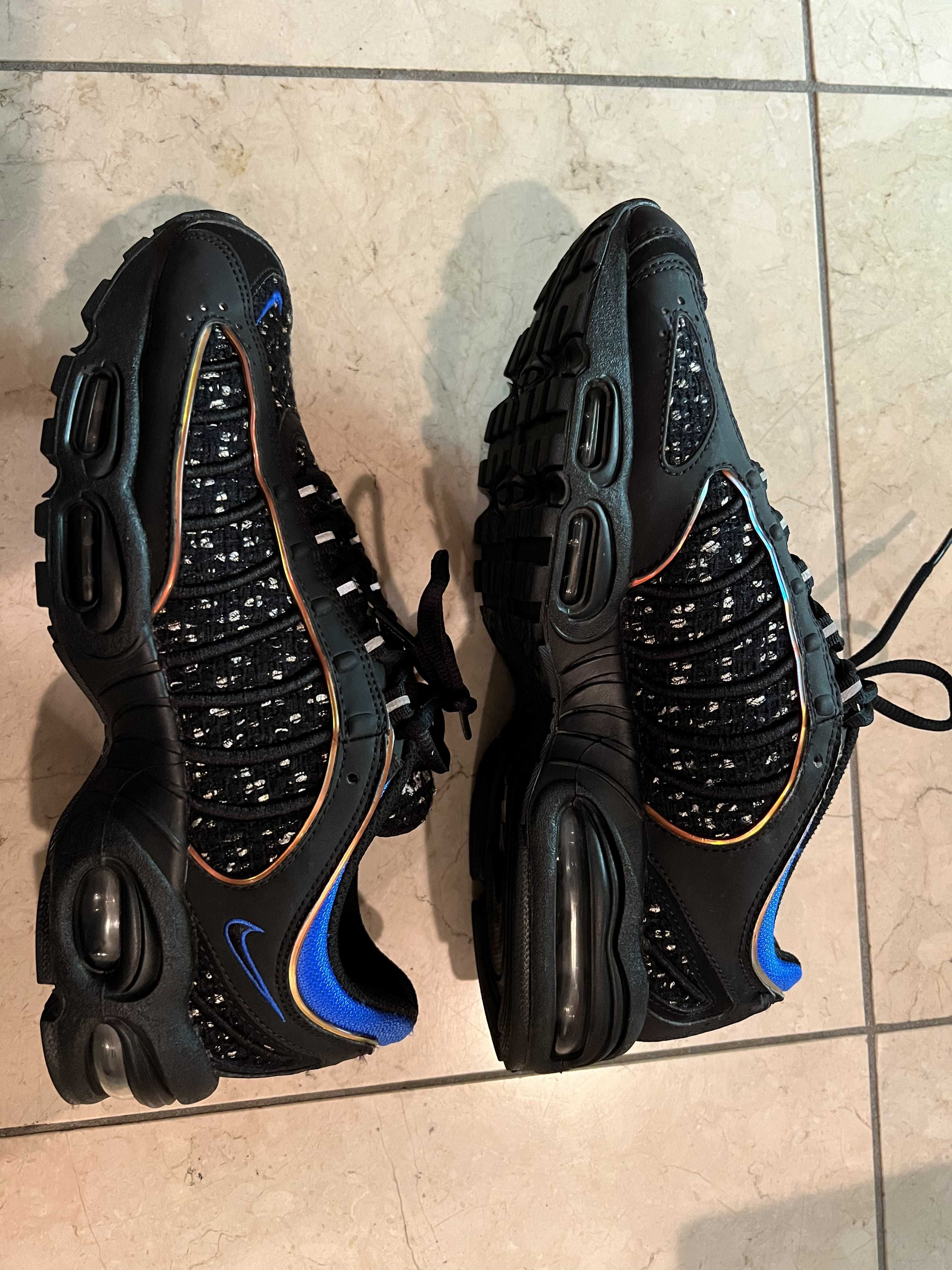 Supreme × Nike Air Max Tailwind 4 "Black"