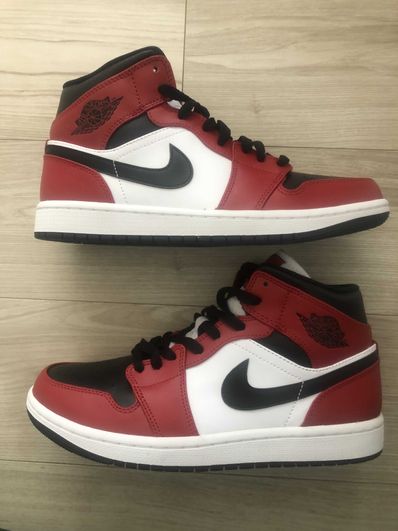 Nike Air Jordan 1 Mid "Chicago Black Toe"