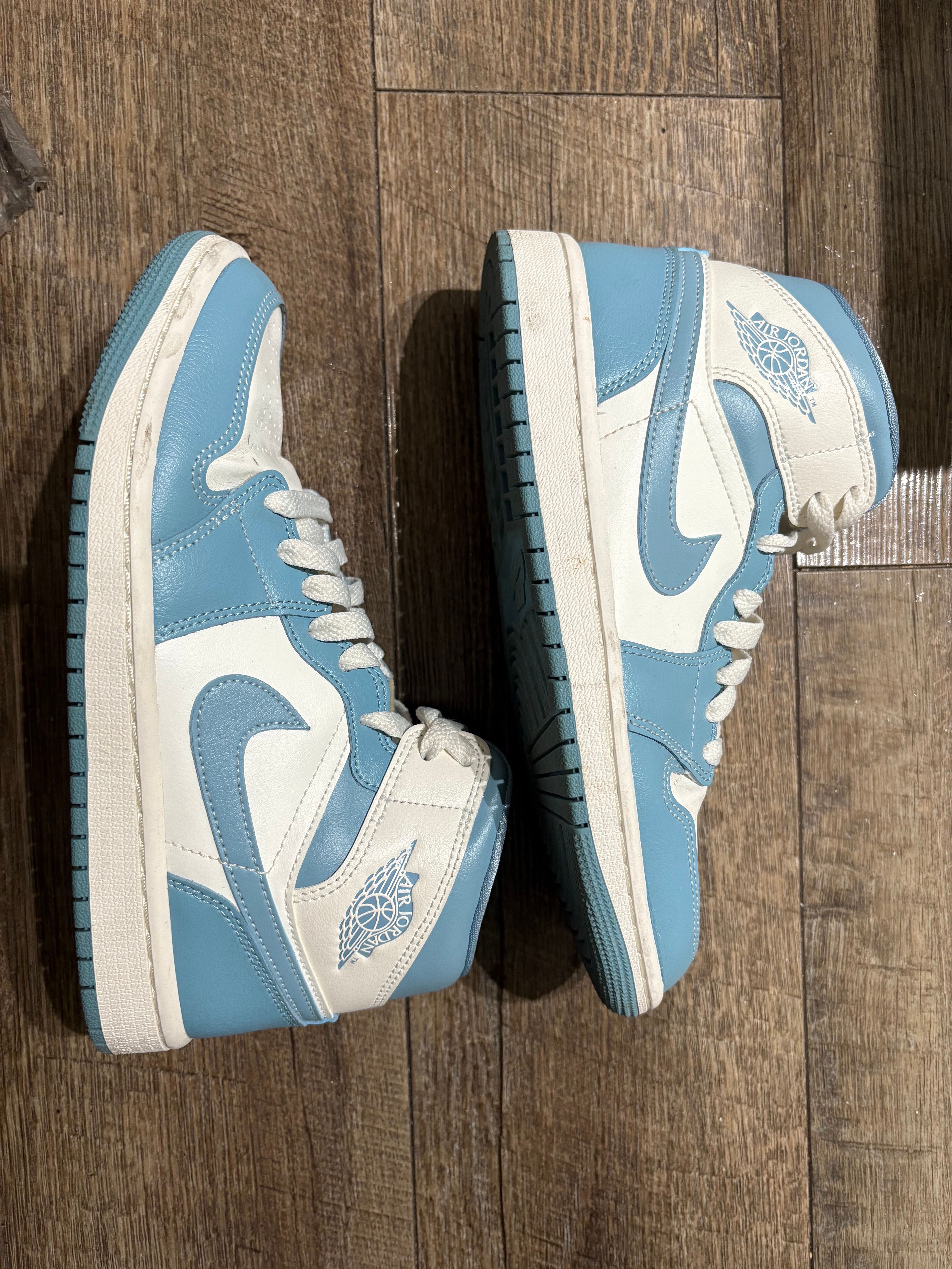 Nike Women's Air Jordan 1 Mid "University Blue"