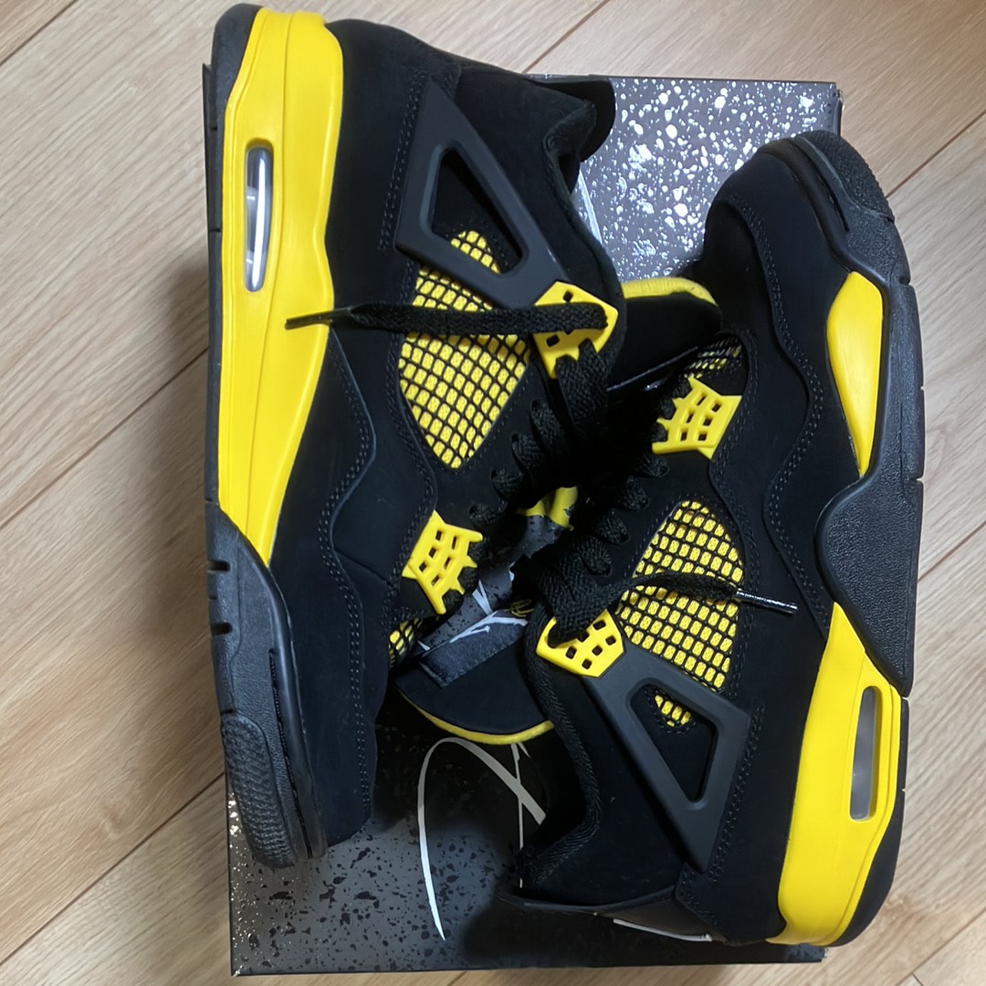 Nike Air Jordan 4 Retro "Thunder"(2023)