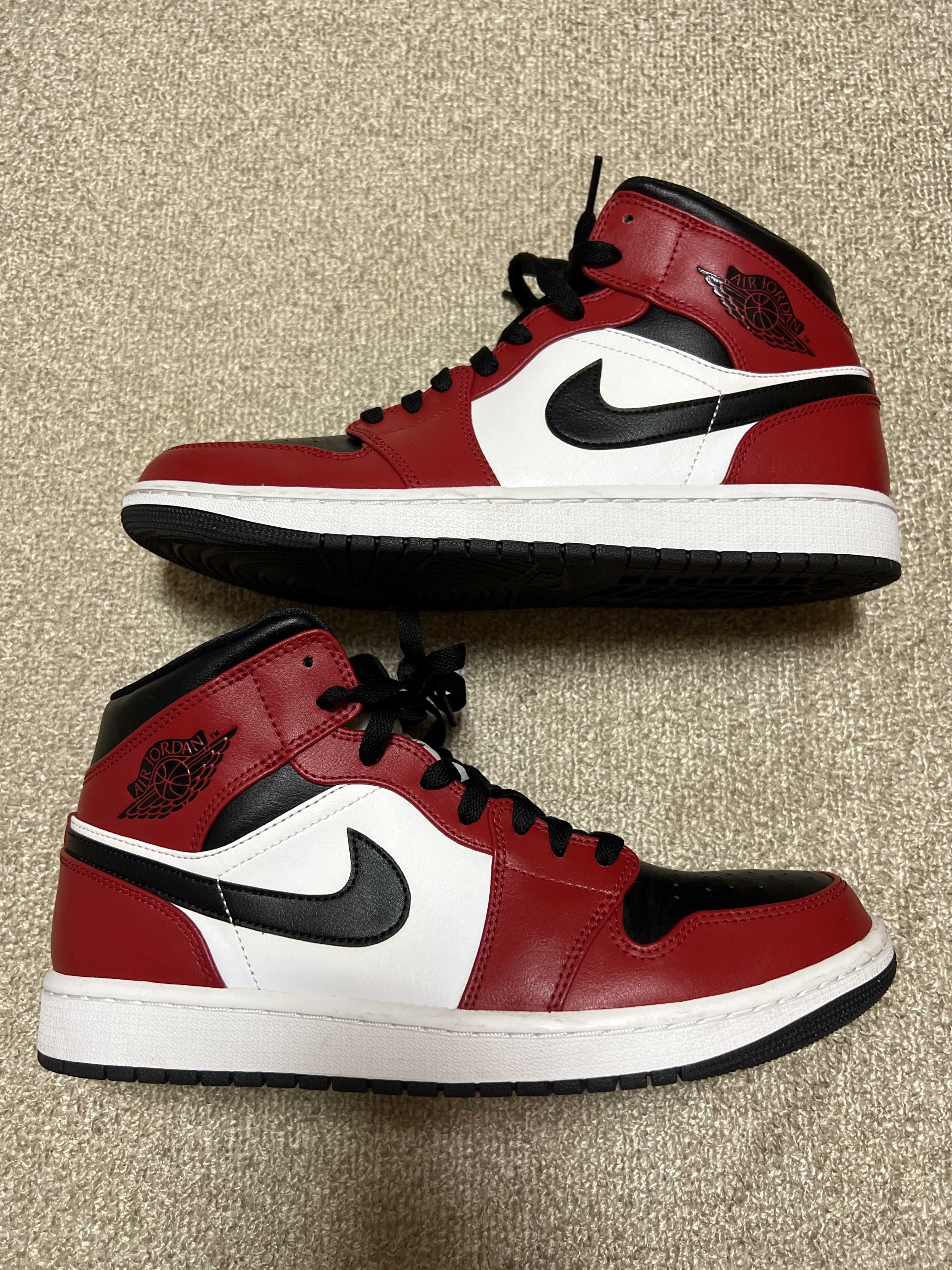 Nike Air Jordan 1 Mid "Chicago Black Toe"