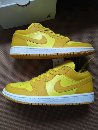 NIKE Women's AIR JORDAN 1 LOW "SUNNY YELLOW"