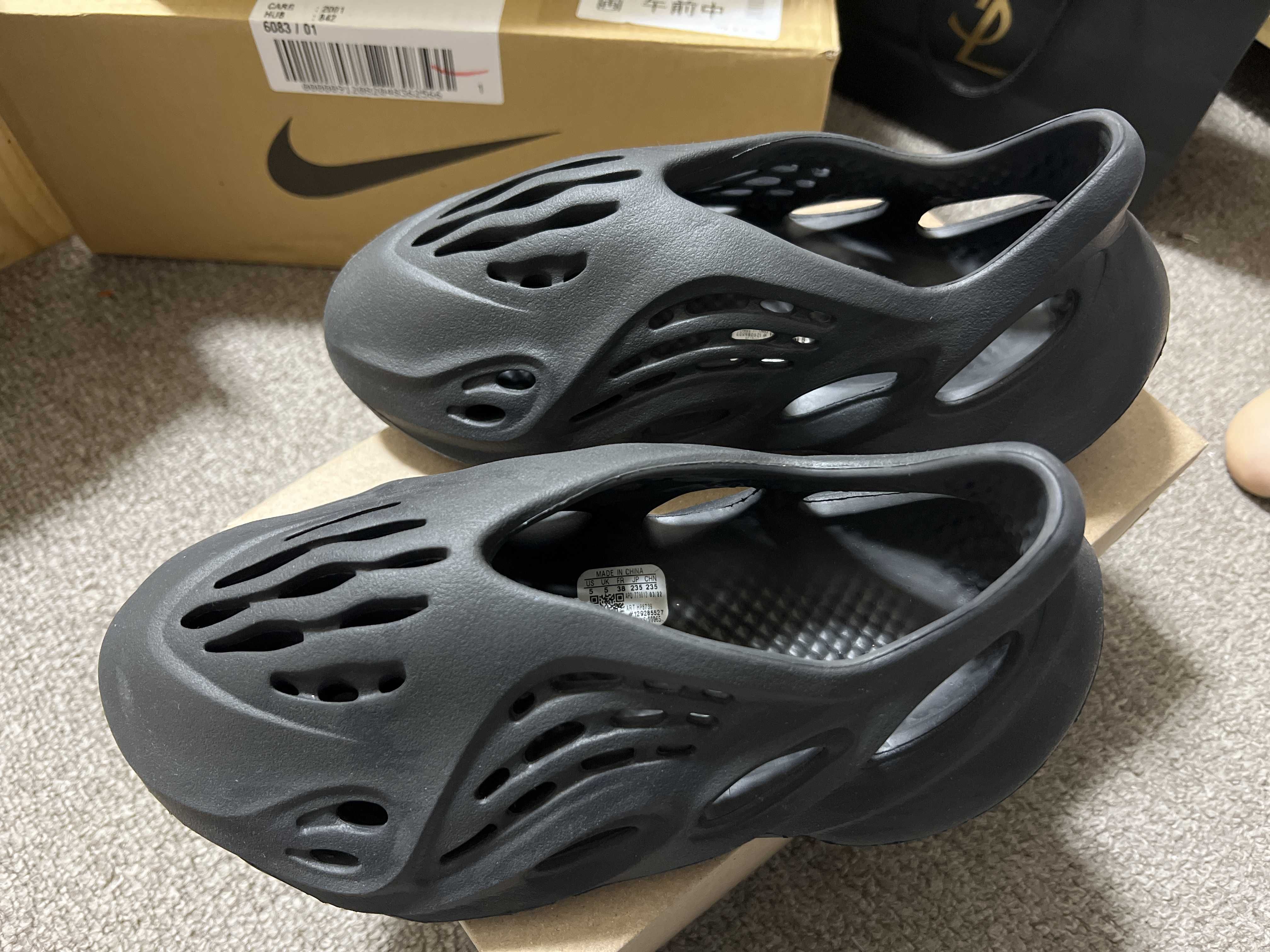 adidas YEEZY Foam Runner "Onyx"