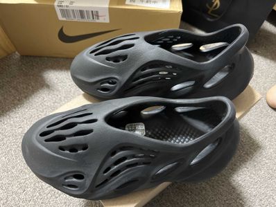 adidas YEEZY Foam Runner "Onyx"