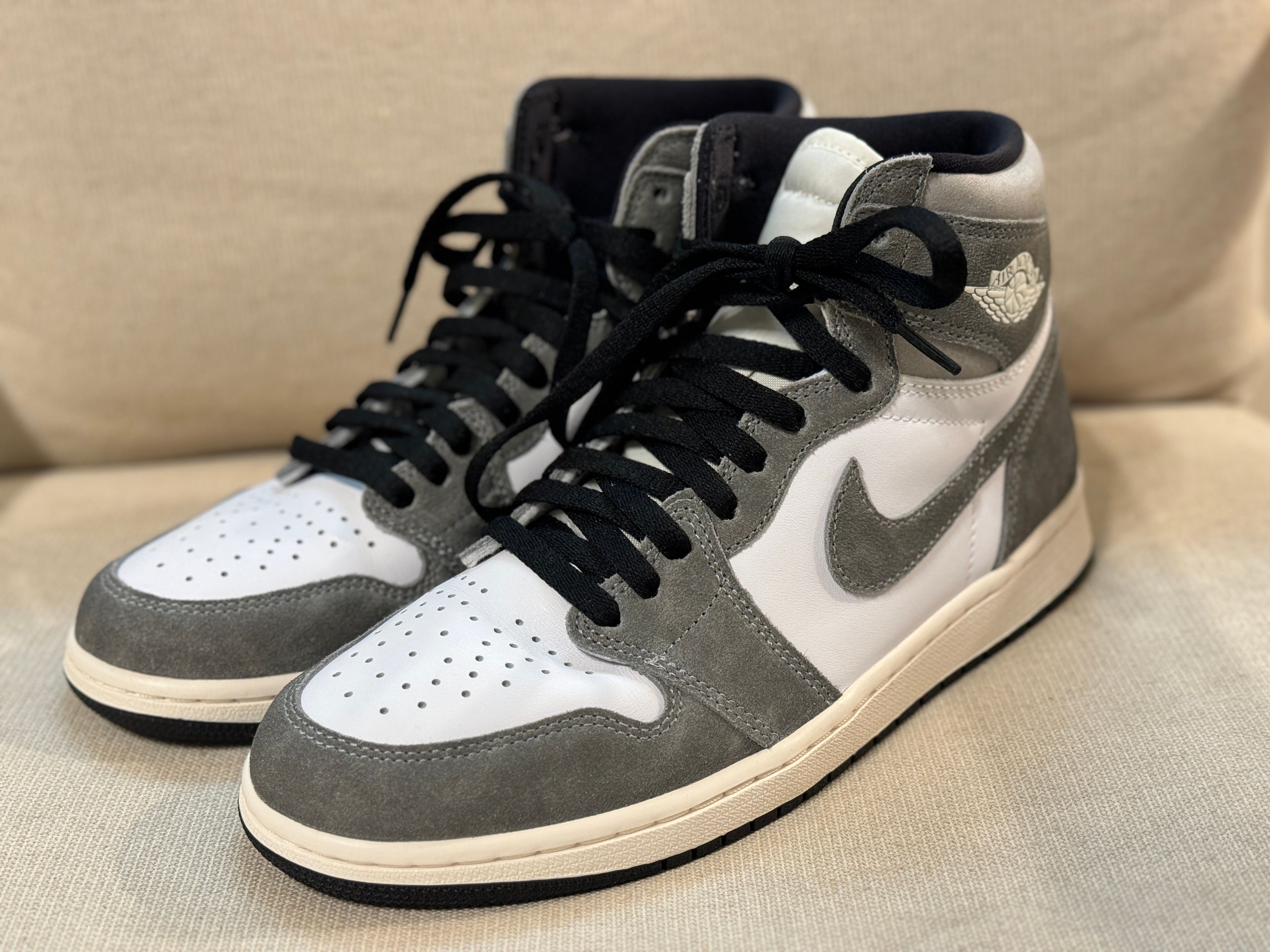 Nike Air Jordan 1 Retro High OG "Black and Smoke Grey"