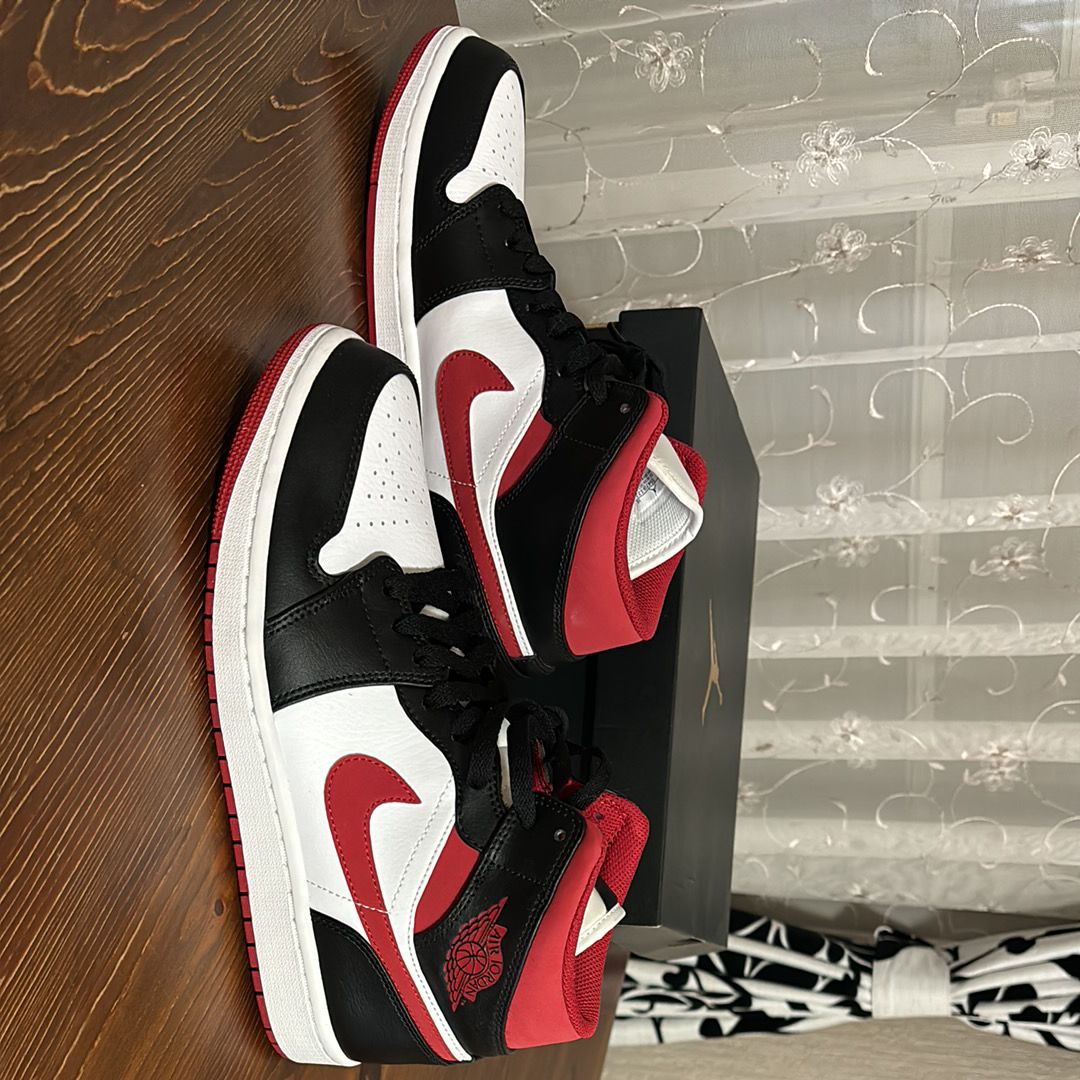 Nike Air Jordan 1 Mid "White/Gym Red Black"
