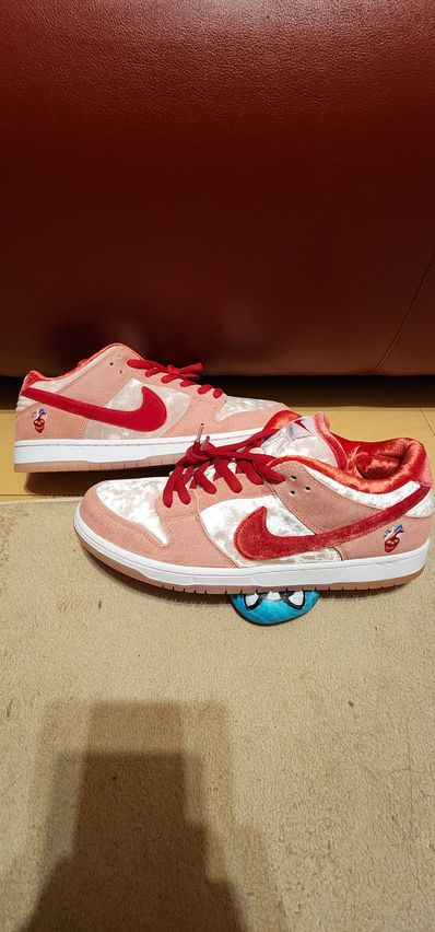 Strangelove × Nike SB Dunk Low "Valentine’s Day"