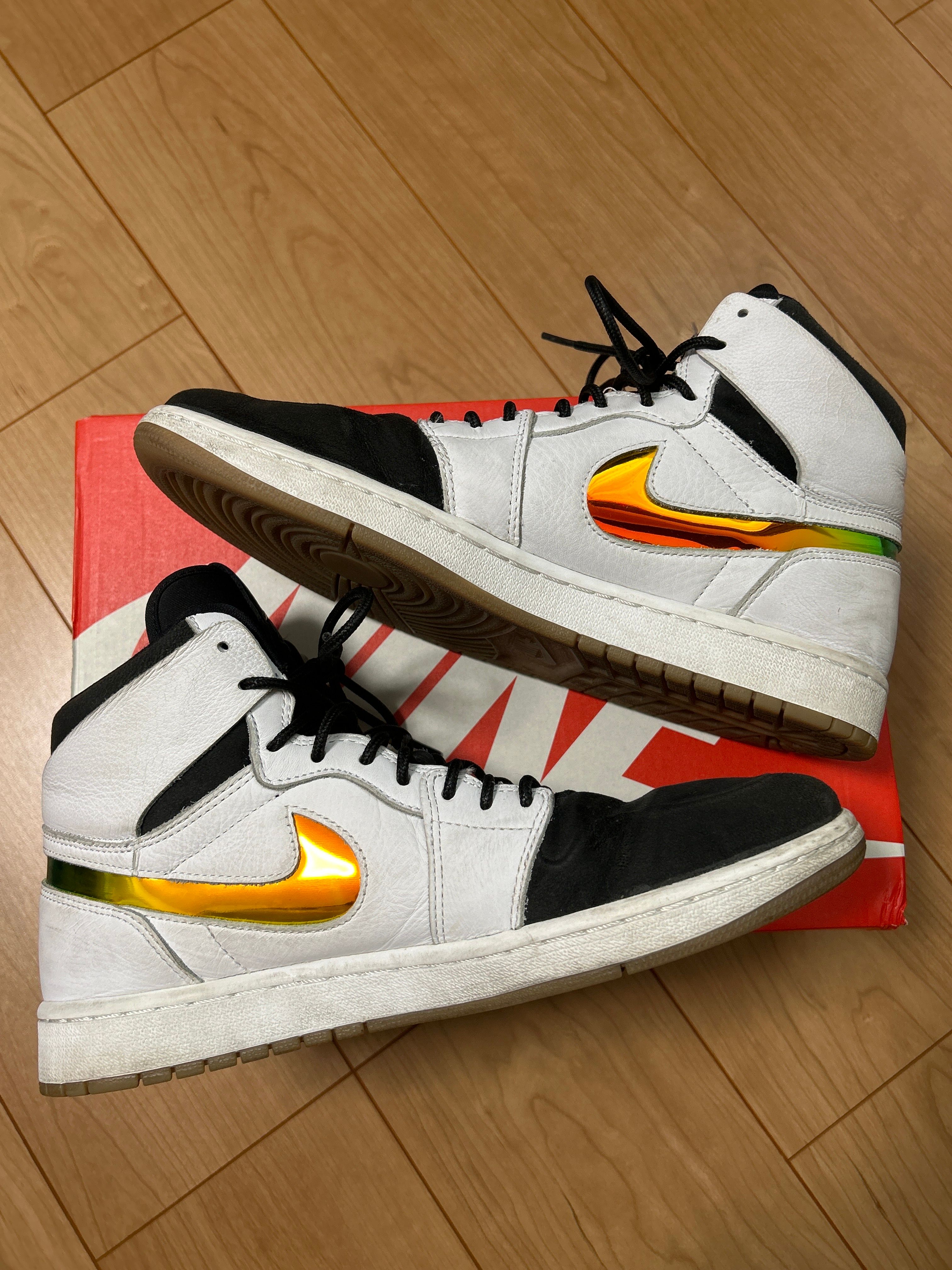 Nike Air Jordan 1 Retro High Nouveau Dunk From Above