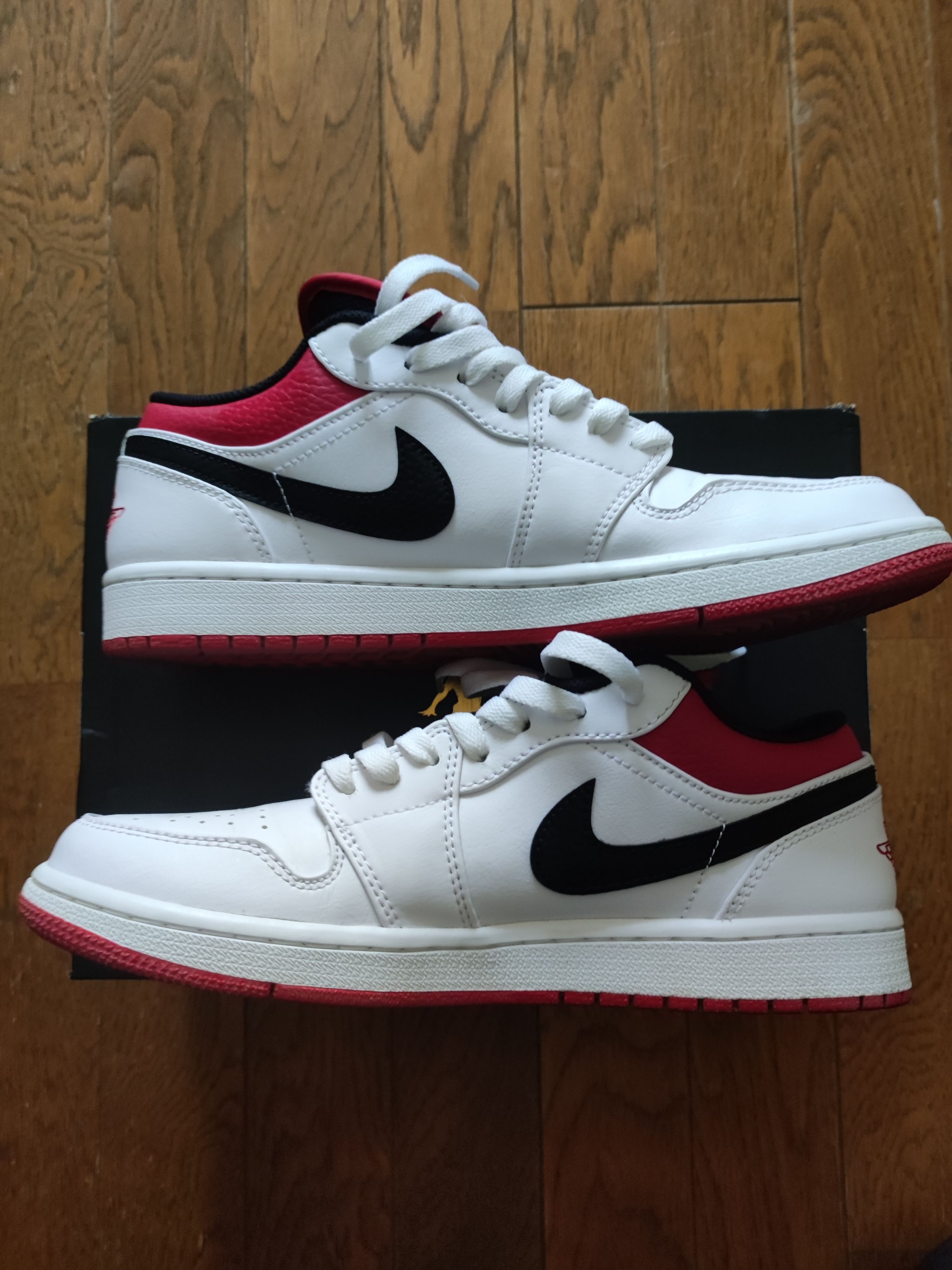 NIKE AIR JORDAN 1 LOW "WHITE/UNIVERSITY RED/BLACK"