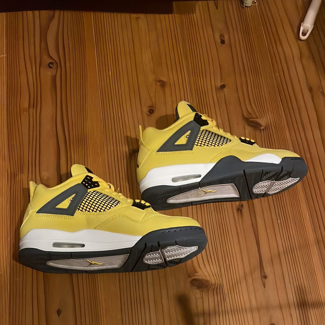 Nike Air Jordan 4 "Tour Yellow"