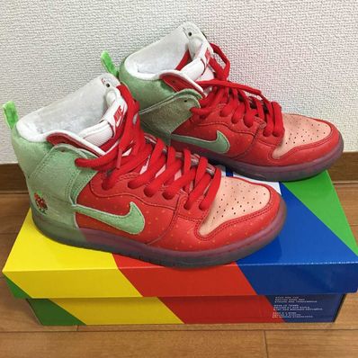 Nike SB Dunk High "Strawberry Cough"