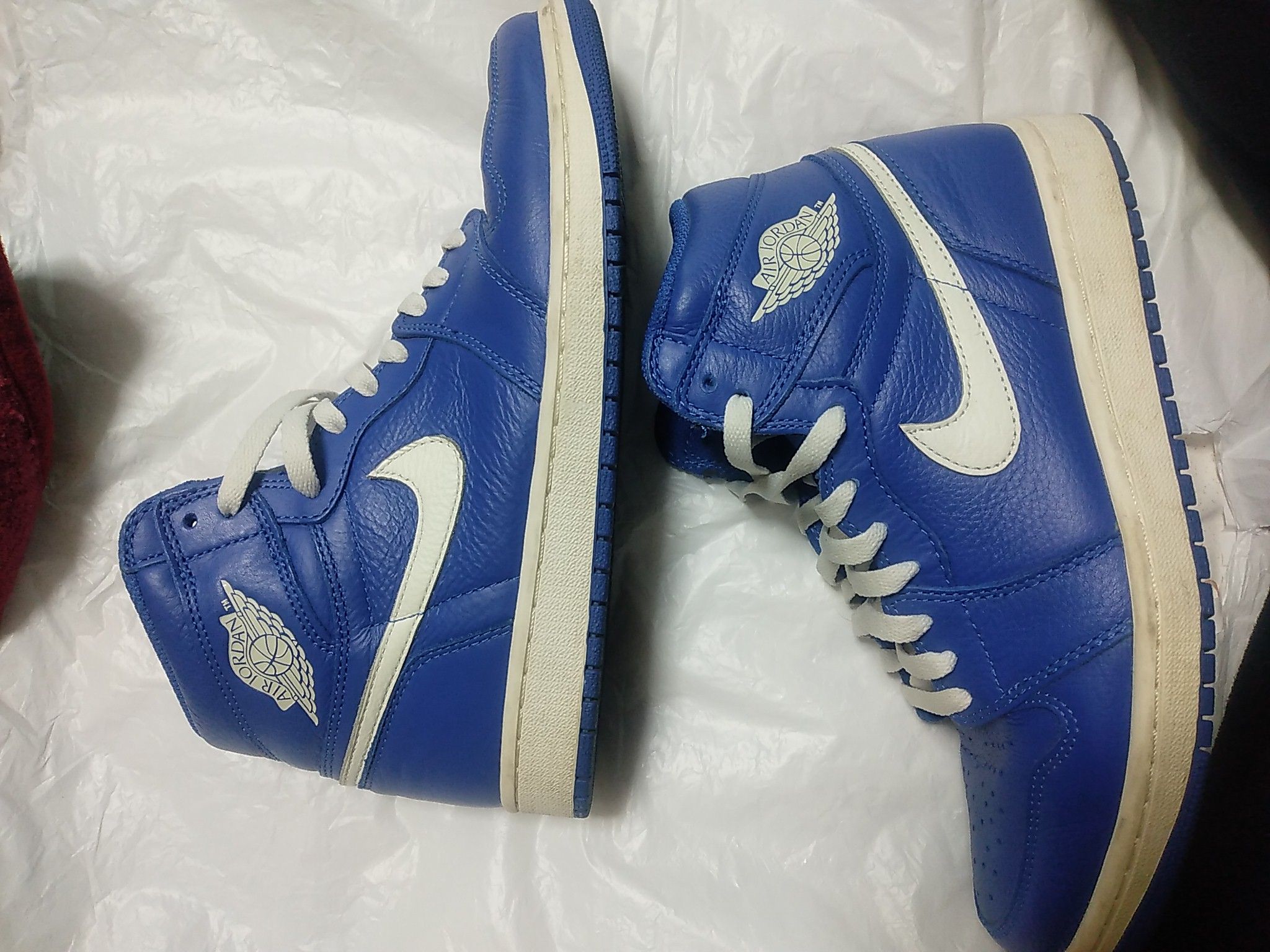 NIKE AIR JORDAN 1 RETRO HIGH "HYPER ROYAL"