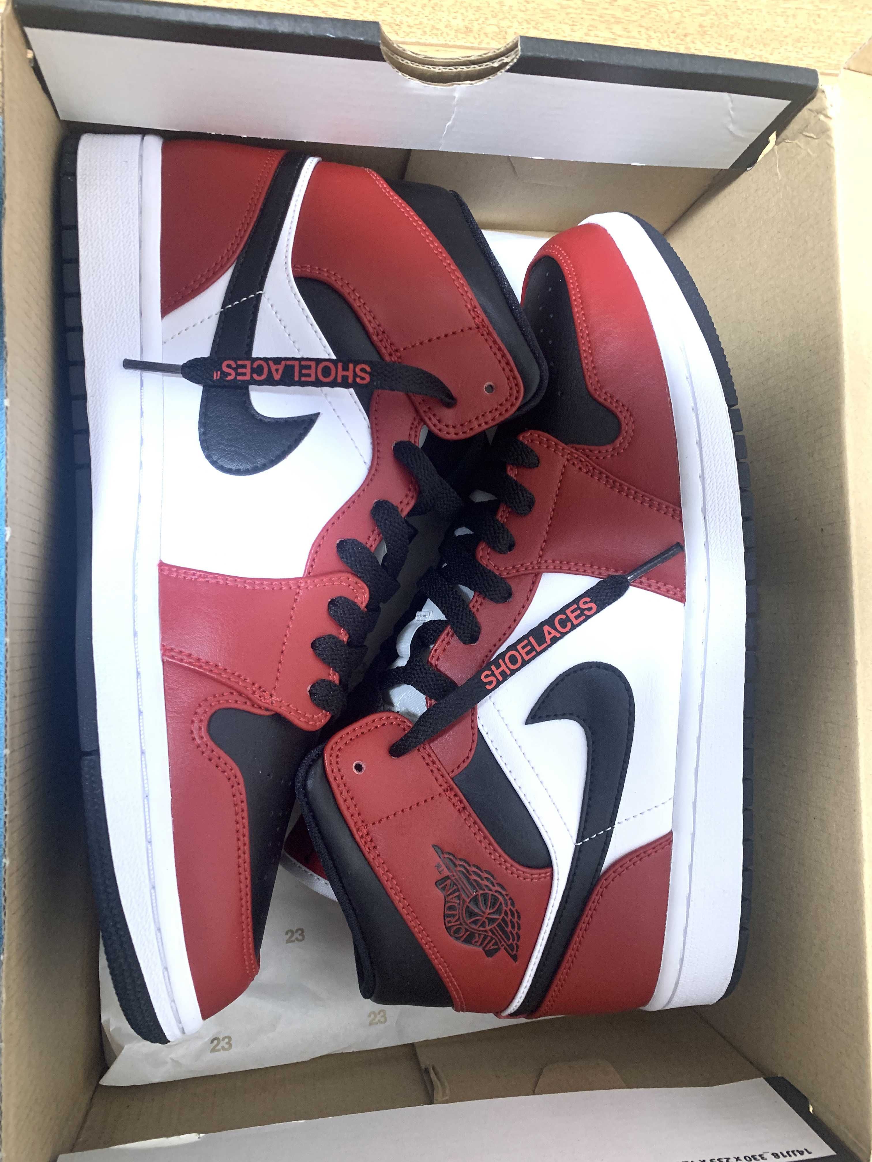 Nike Air Jordan 1 Mid "Chicago Black Toe"