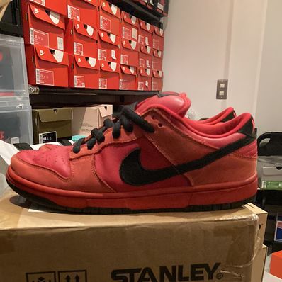 NIKE SB DUNK LOW "PURE BLOOD"