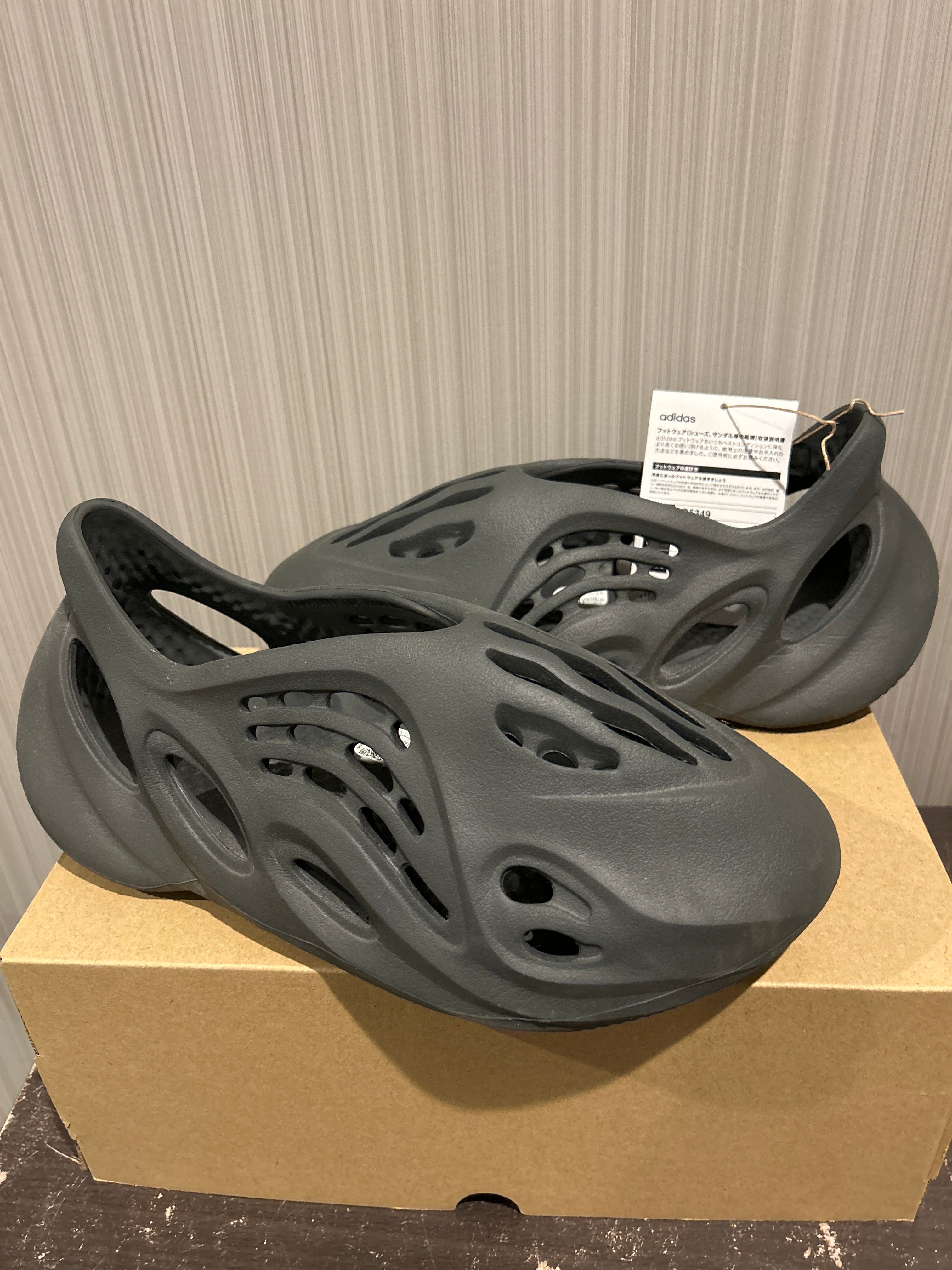 adidas YEEZY Foam Runner "Carbon"