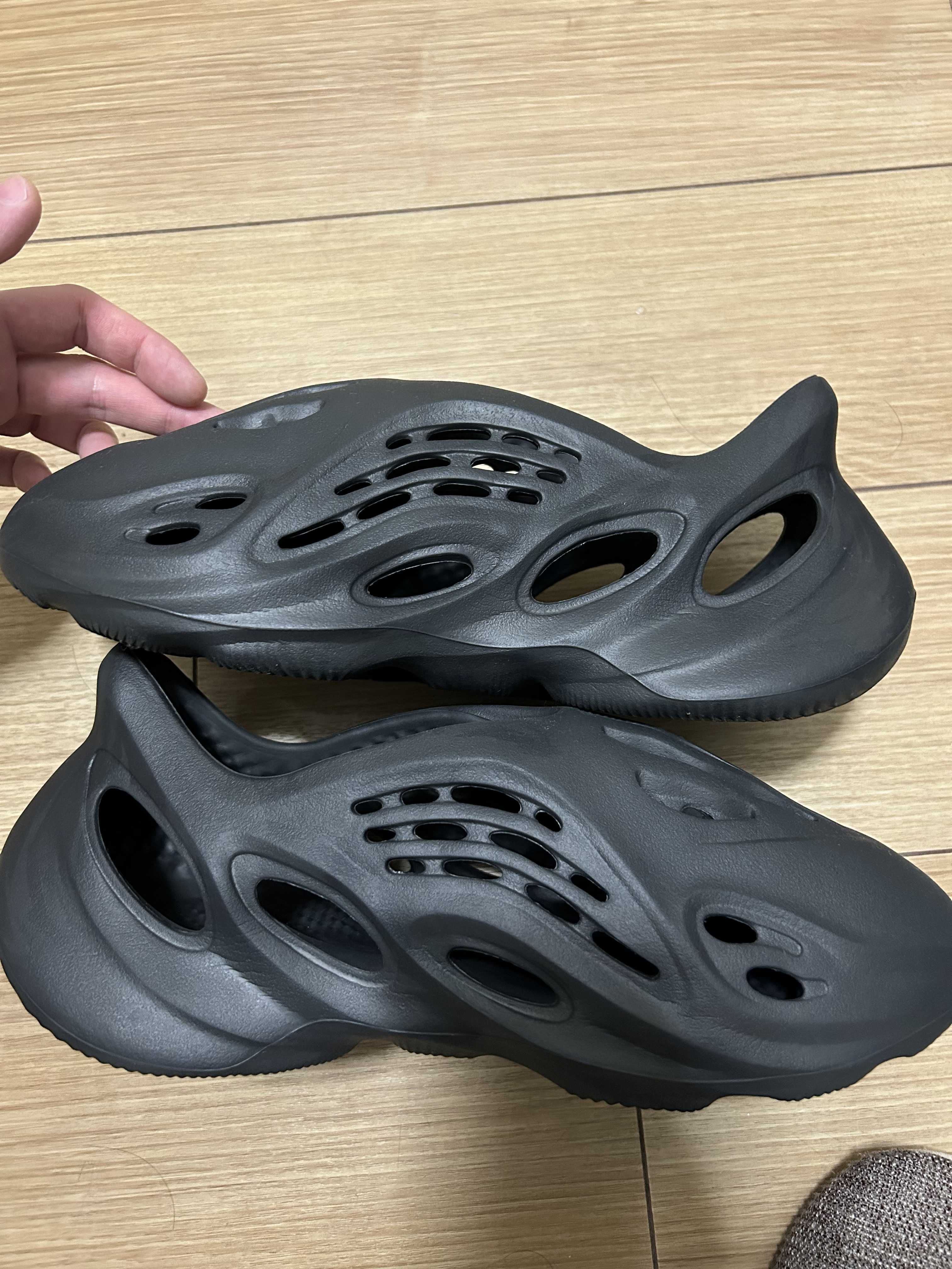 adidas YEEZY Foam Runner "Onyx"