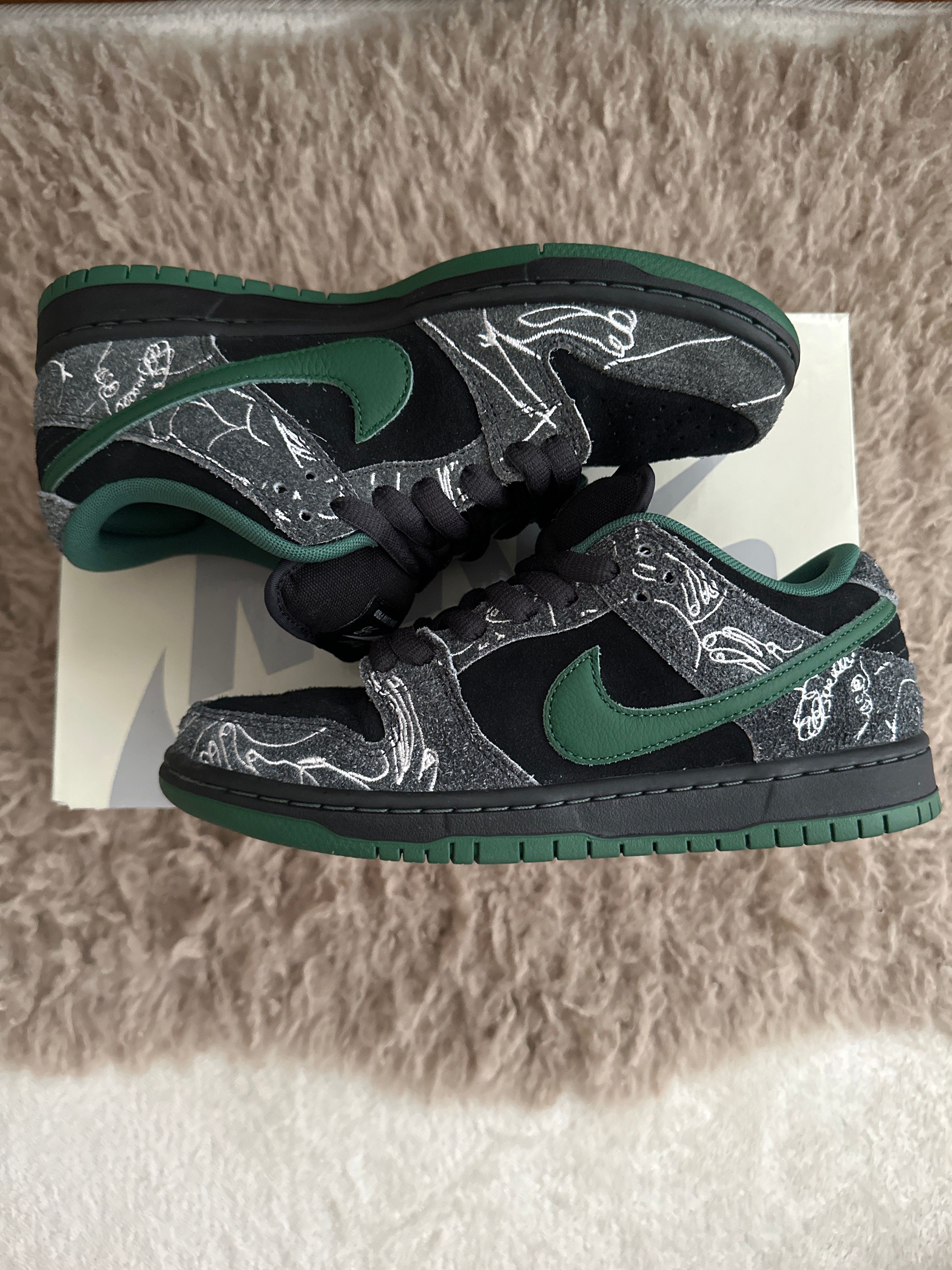 There Skateboards × Nike SB Dunk Low Pro "Anthracite and Gorge Green"
