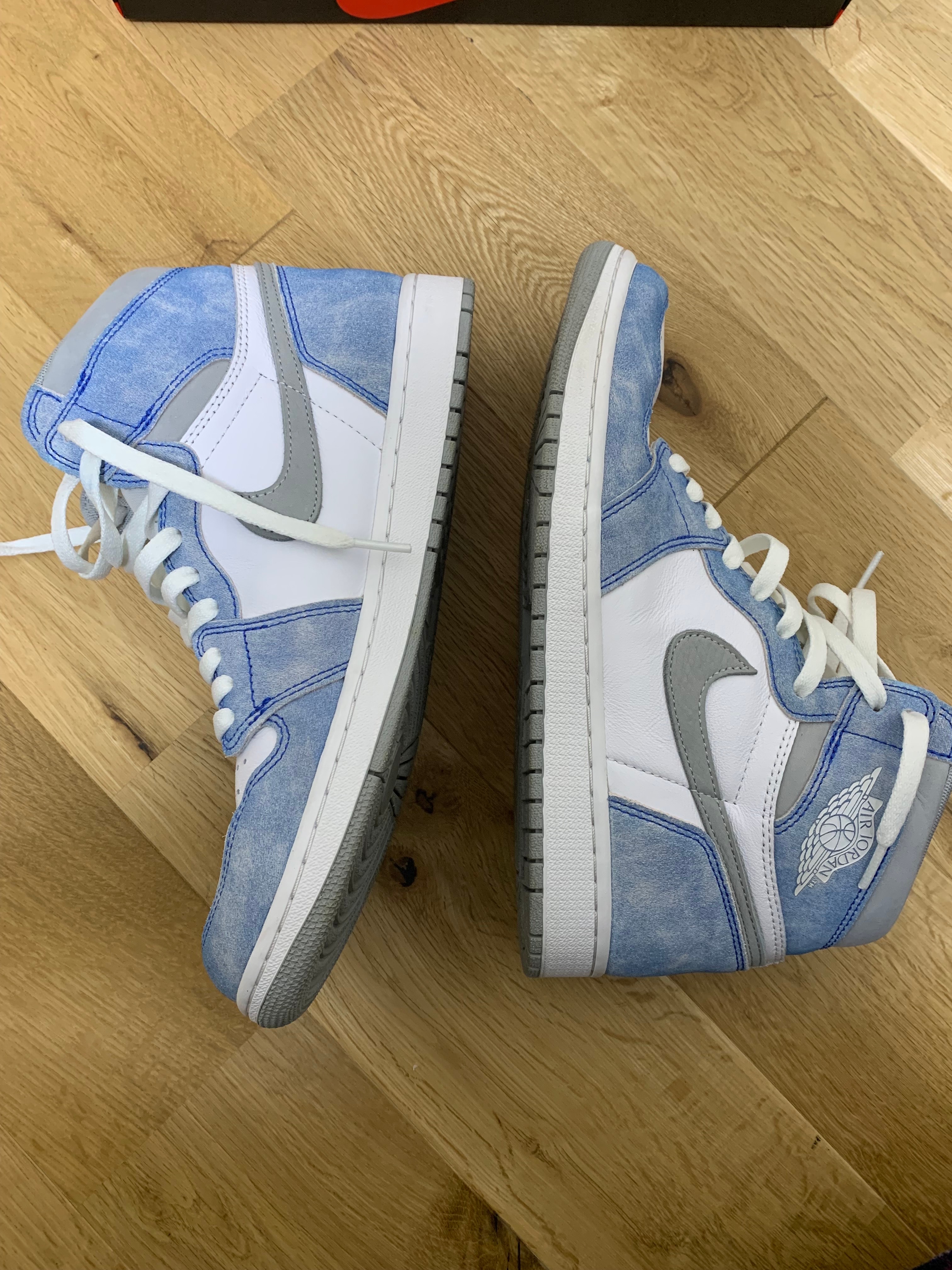 Nike Air Jordan 1 High OG "Hyper Royal"