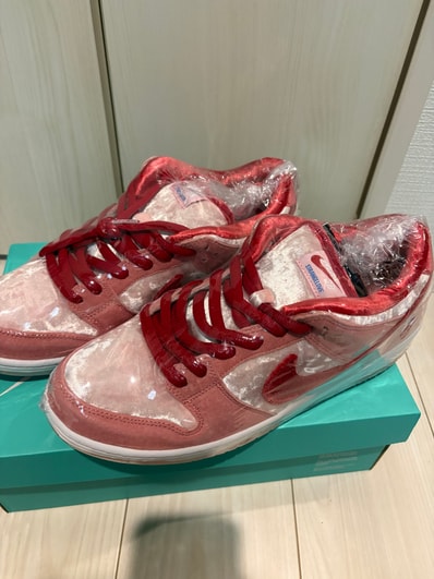 Strangelove × Nike SB Dunk Low "Valentine’s Day"