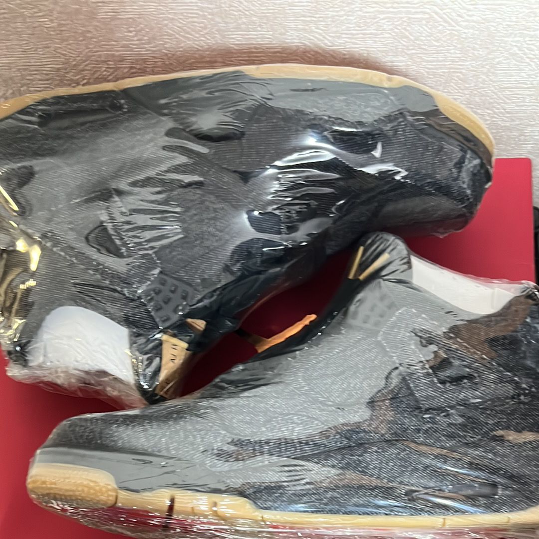 Nike × Levi's Air Jordan 4 "Black Denim" (Tag: ®)