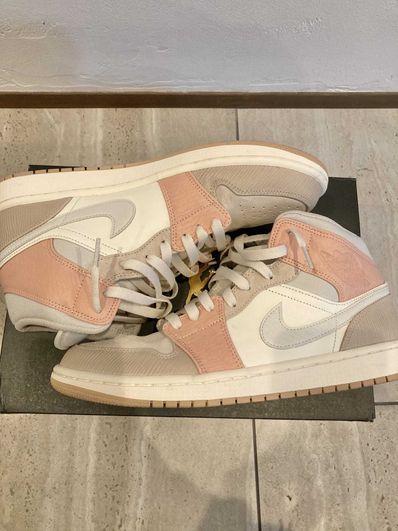 Nike Air Jordan 1 Mid "Milan"