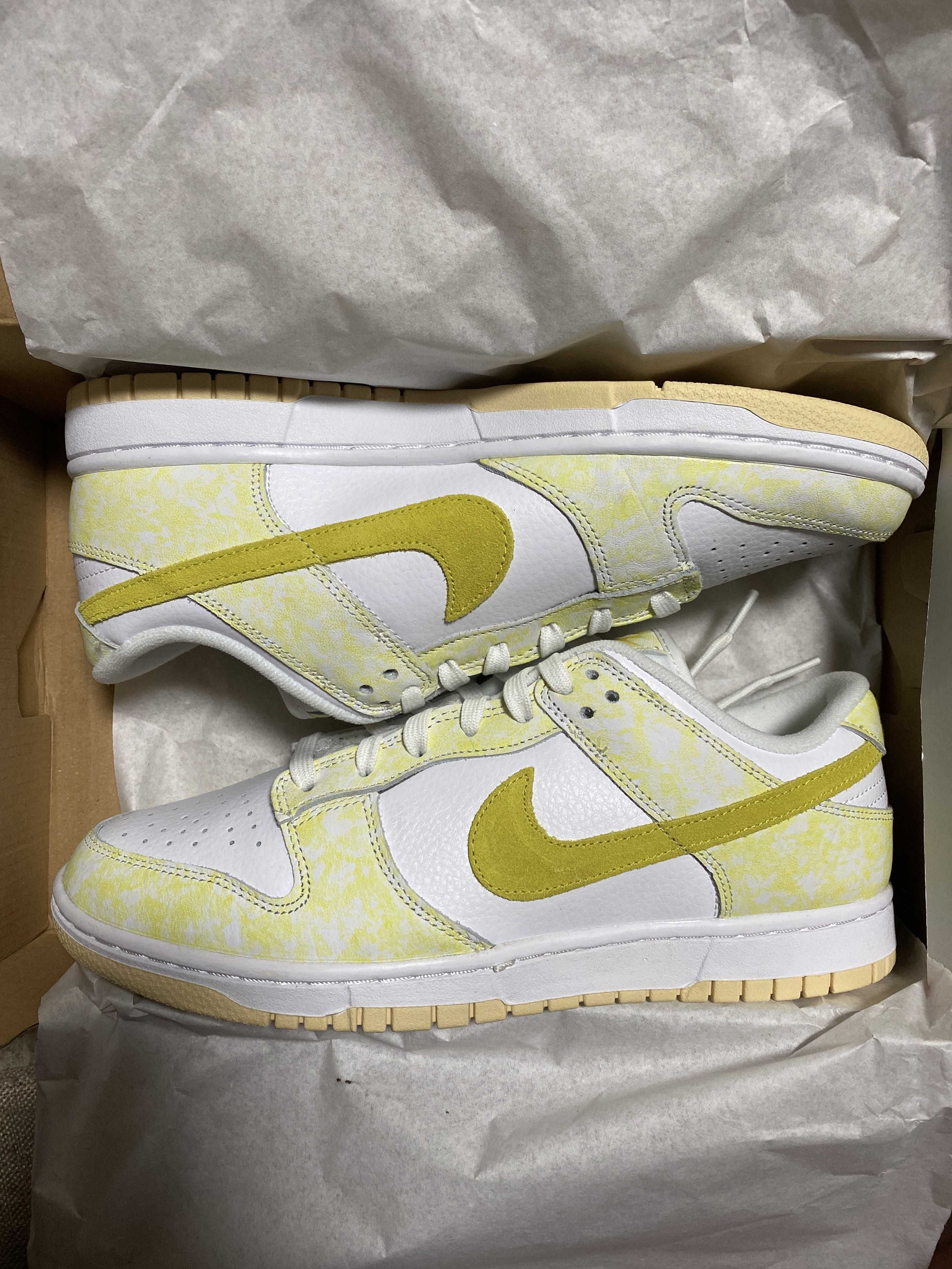 NIKE Women's DUNK LOW "YELLOW STRIKE"