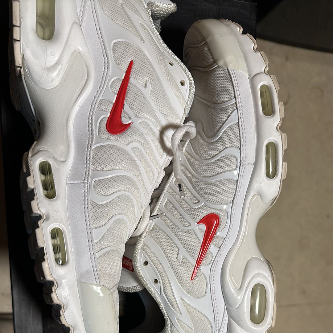 Supreme x Nike Air Max Plus TN "White/Speed Red"