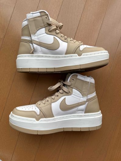 卸直営店(お得な特別割引価格) ナイキ ウィメンズ エアジョーダン1